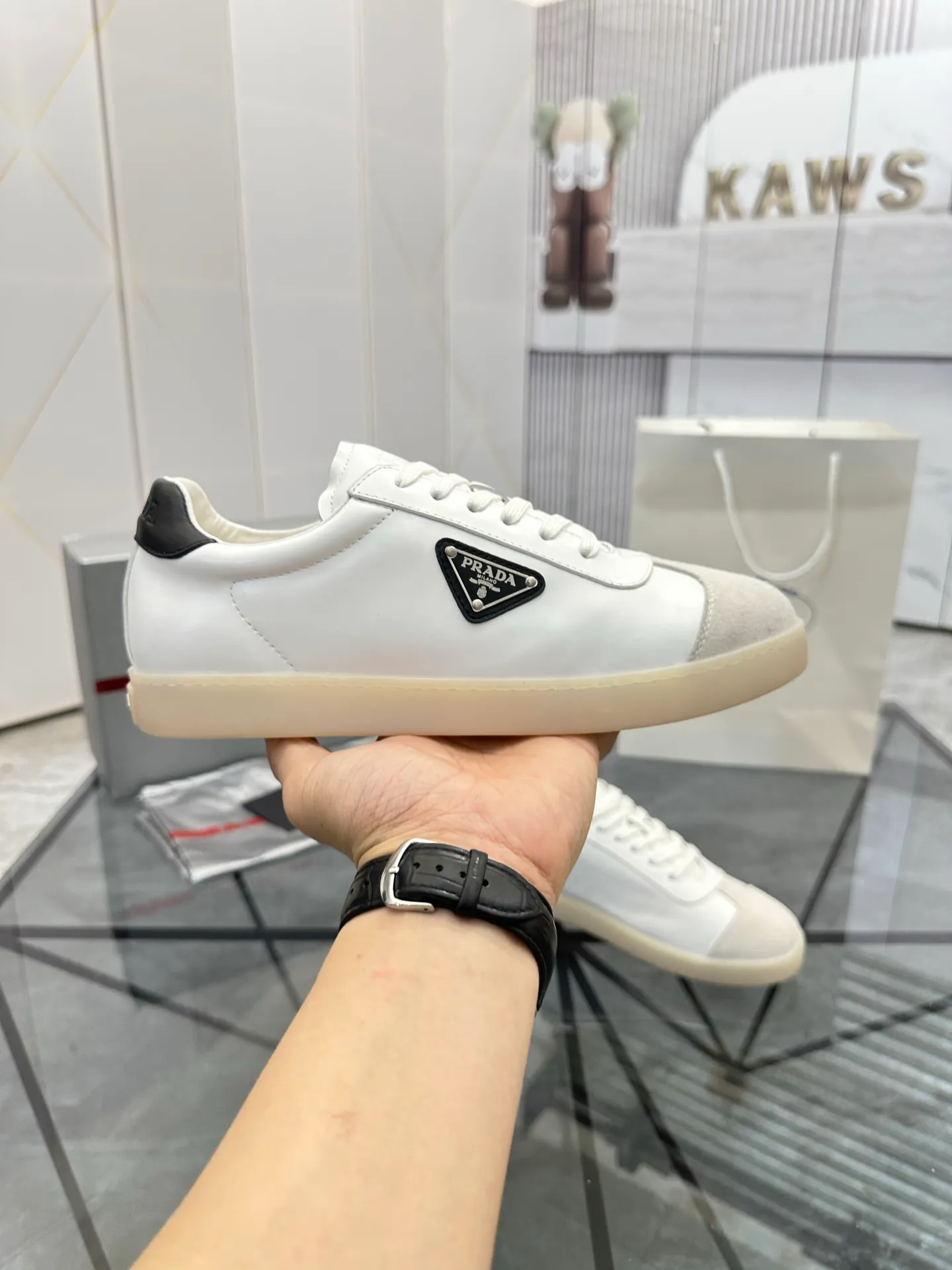 Men's shoes for sale 💰: 💰P540¥ High-end top quality Product trademark: Prada *"Prada*" low-top casual shoes Regular size: 38-45 (can be customized to 46) Product materials: imported first-layer cowhide for the upper, water-dyed cowhide lining, cowhide feet, original outsole. No.: 001